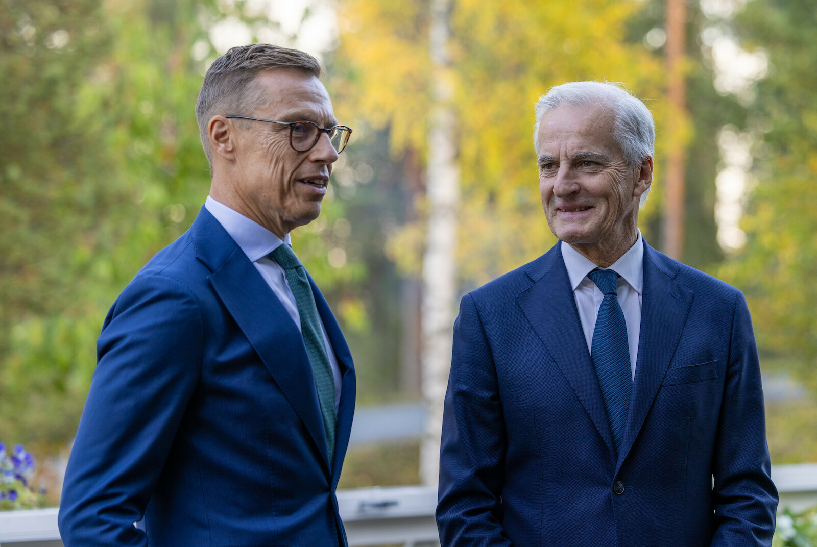 Alexander Stubb et Jonas Gahr Støre présentent leur appel international sur le contrôle des IA de pointe.